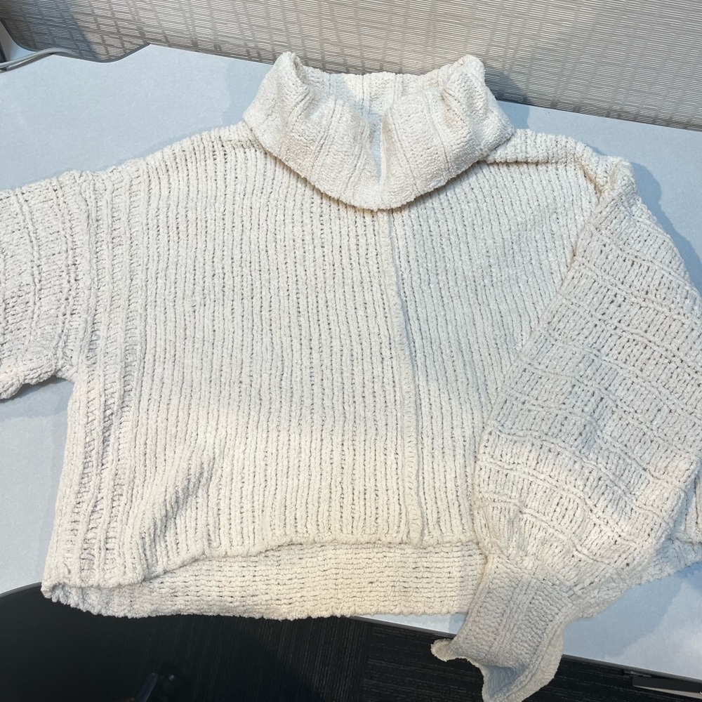 Free People Be Yours Cowl Neck Pullover
Sweater Size Small Vanilla Bean